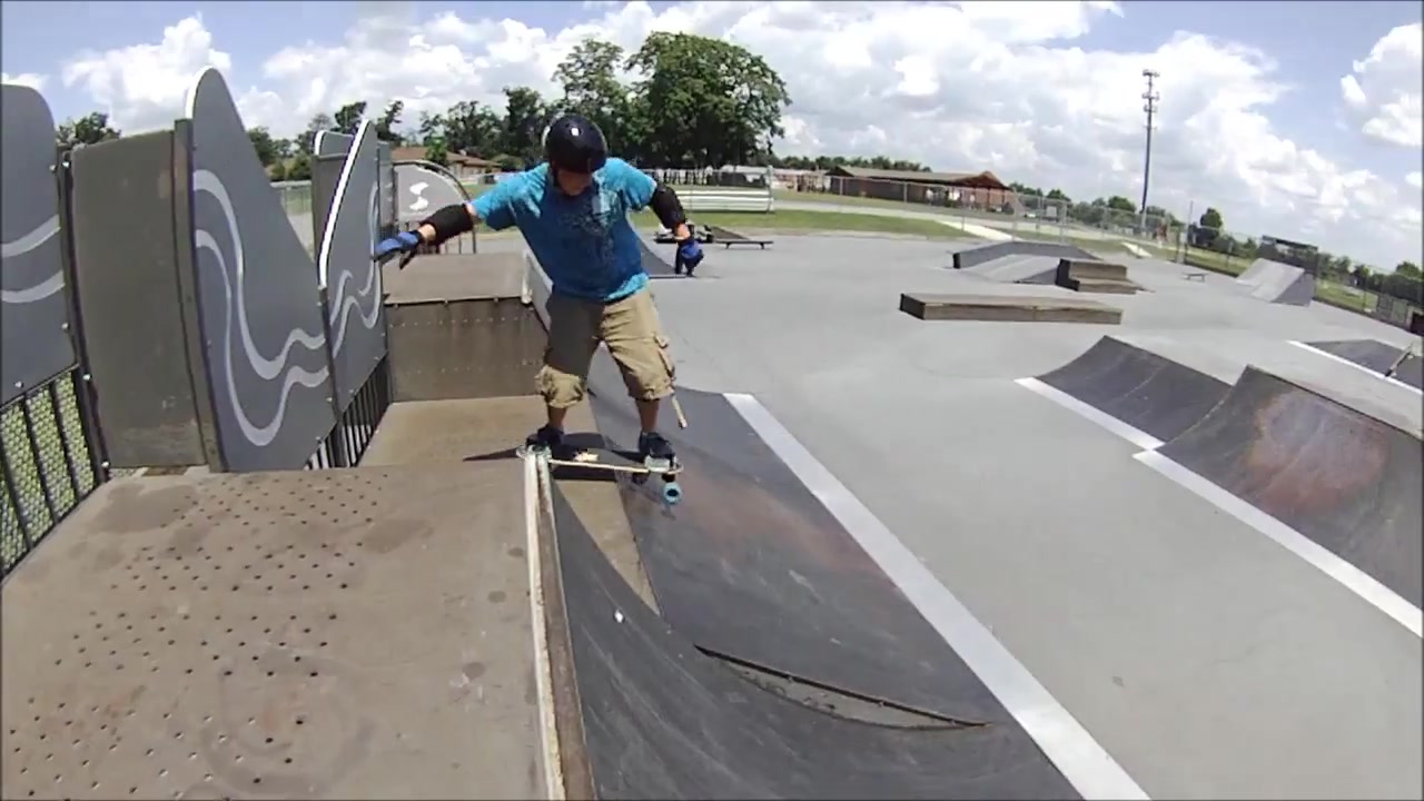 freebord skatepark like a snowboarder