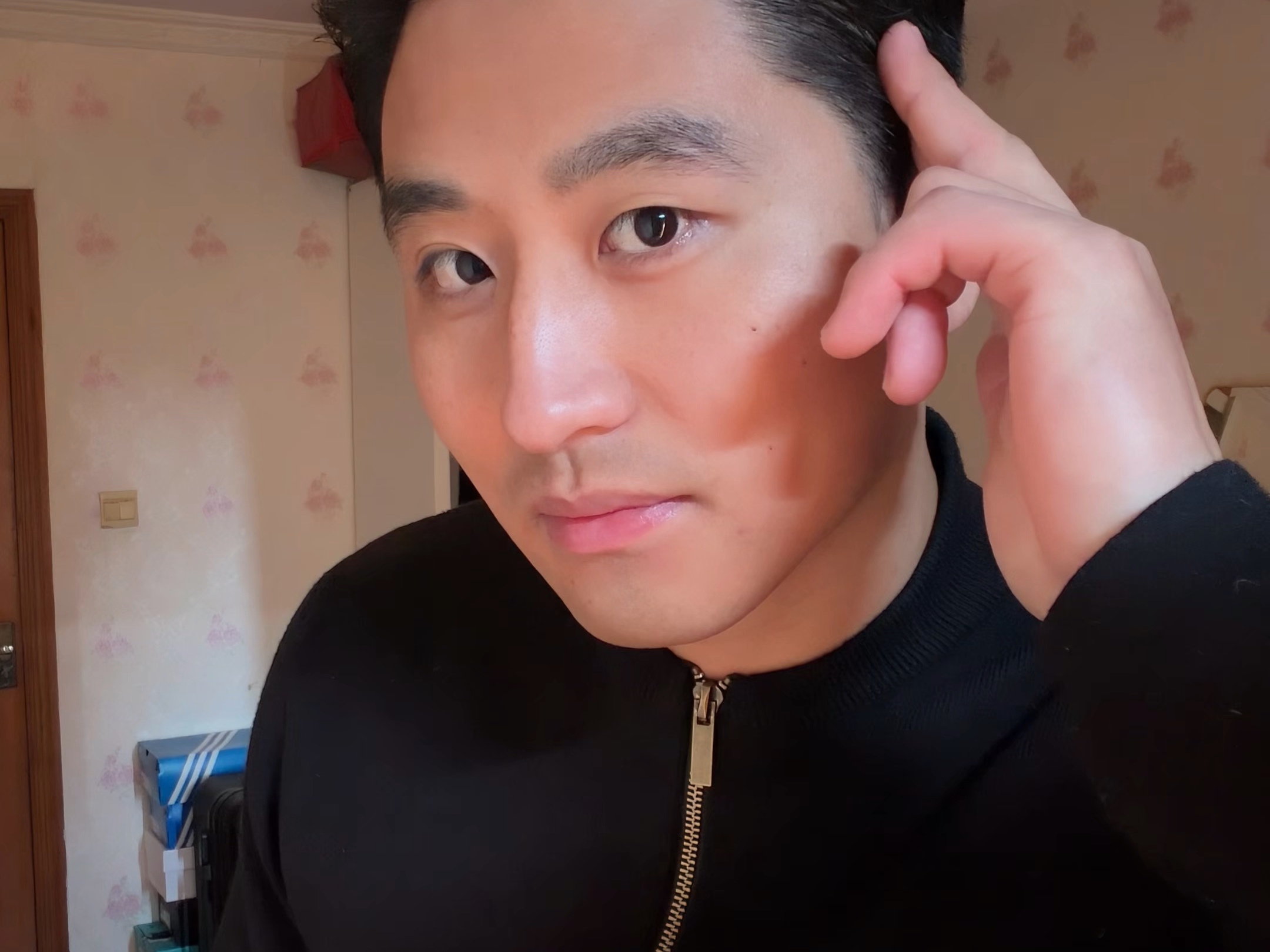 发型是放下还是搞上去，兄弟们帮我看看