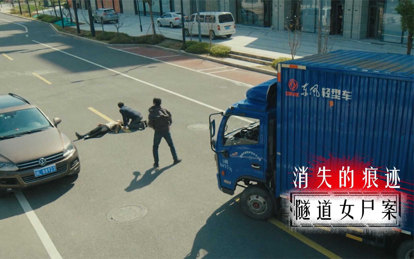 北京女司机停车占俩车位，男子勉强把车挤进去，反遭女子指责埋怨_搜狐汽车_搜狐网