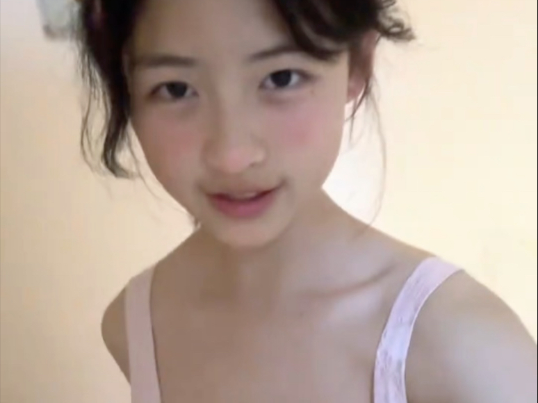 嘿嘿 日常穿小裙子 好多漂亮的裙子啊 都想要拥有