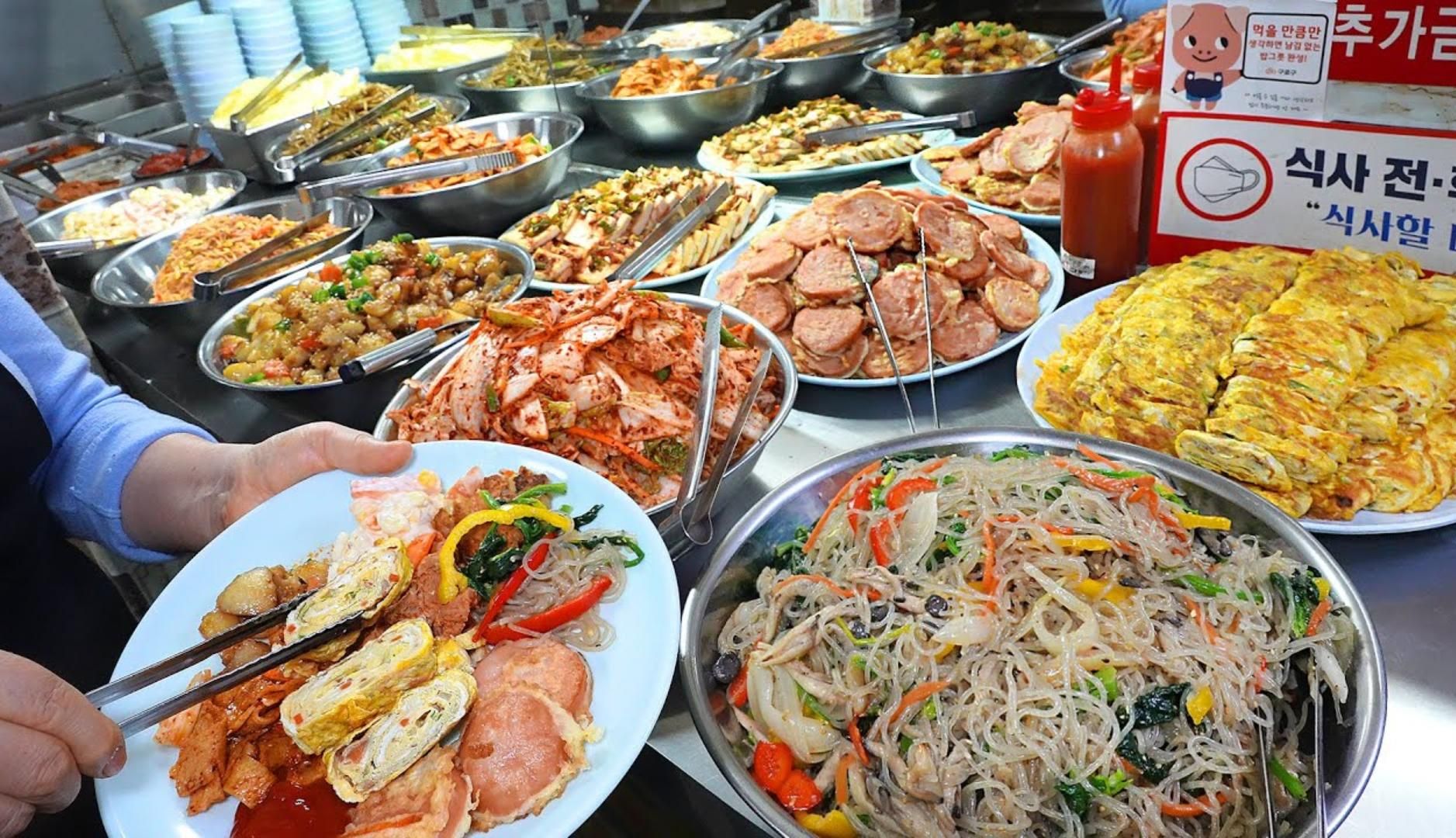 66岁老奶奶经营21年的6000韩元韩式自助餐，25道菜，干净卫生｜韩国街头美食