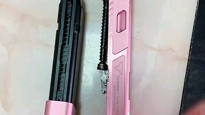 粉色的模型很少见吧（视频展示为安全合法合规软弹玩具，请审核大大仔细分辨）