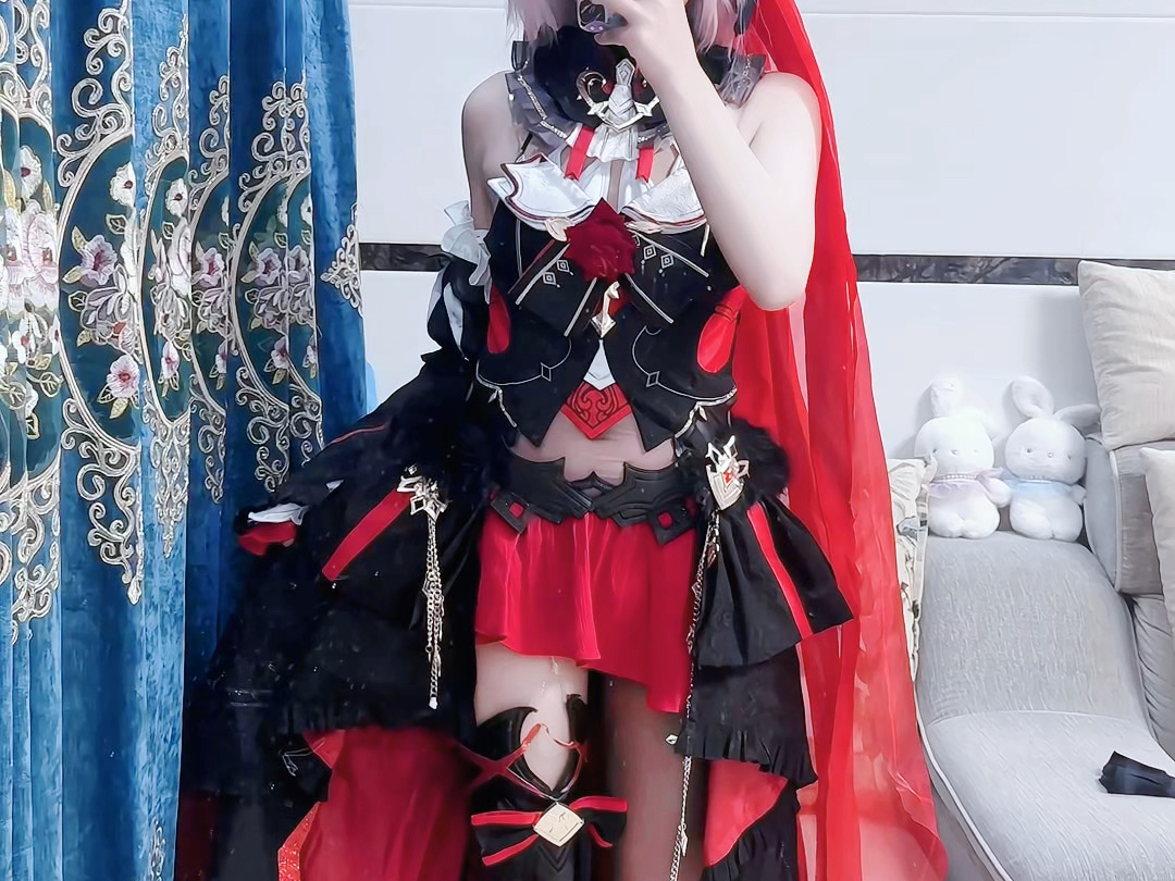 Who would talk to a cosplayer like that?