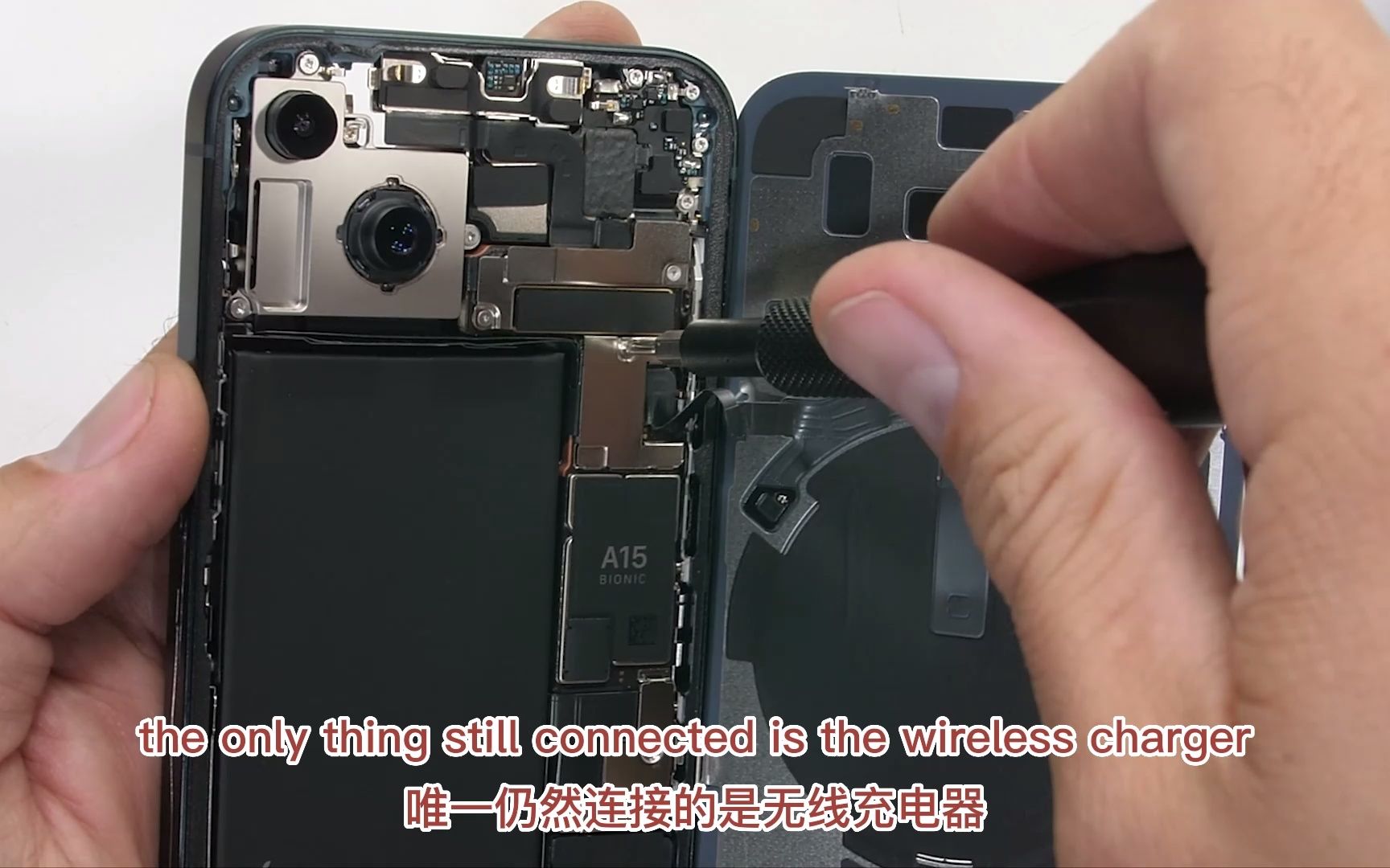 iPhone 14&Pro&Pro Max三连拆：一如既往的“内外兼修”_凤凰网视频_凤凰网