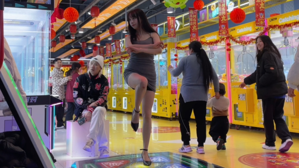 性感肉丝包臀裙，跳舞机二代团Alone