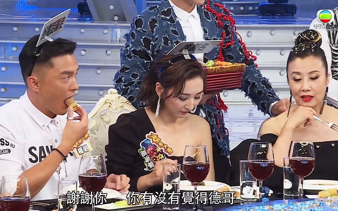 高海寧派福利露單肩 Lisa姐露雙肩贏晒