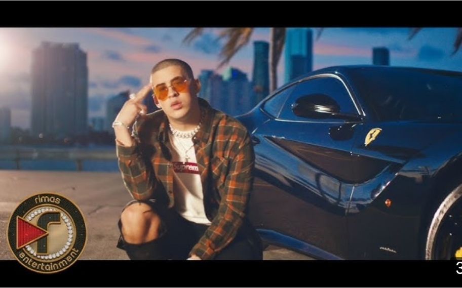 【西语/首播】拉丁trap歌手bad bunny 新单《si te acuerdas》官方mv