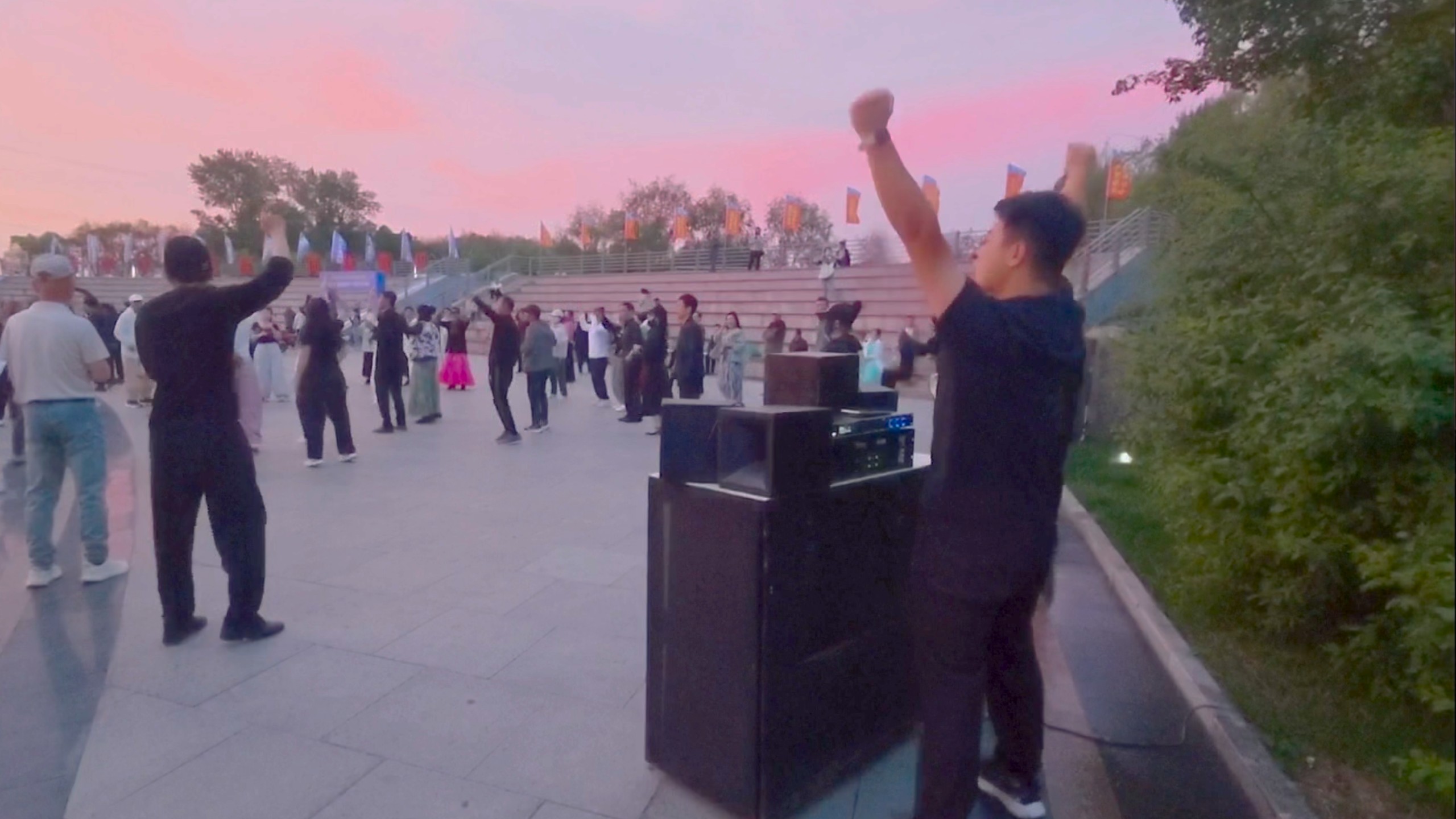 我把广场舞改成了电子音乐现场？EDM Techno炸翻广场舞！