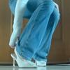 一双高跟鞋