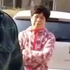中国母子乱丢垃圾，被老外怒怼