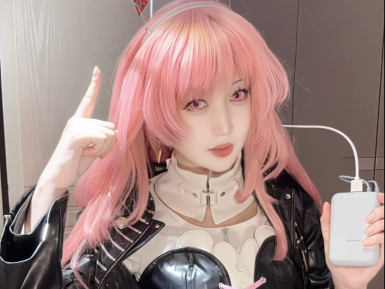 安姐 驯服充电宝中