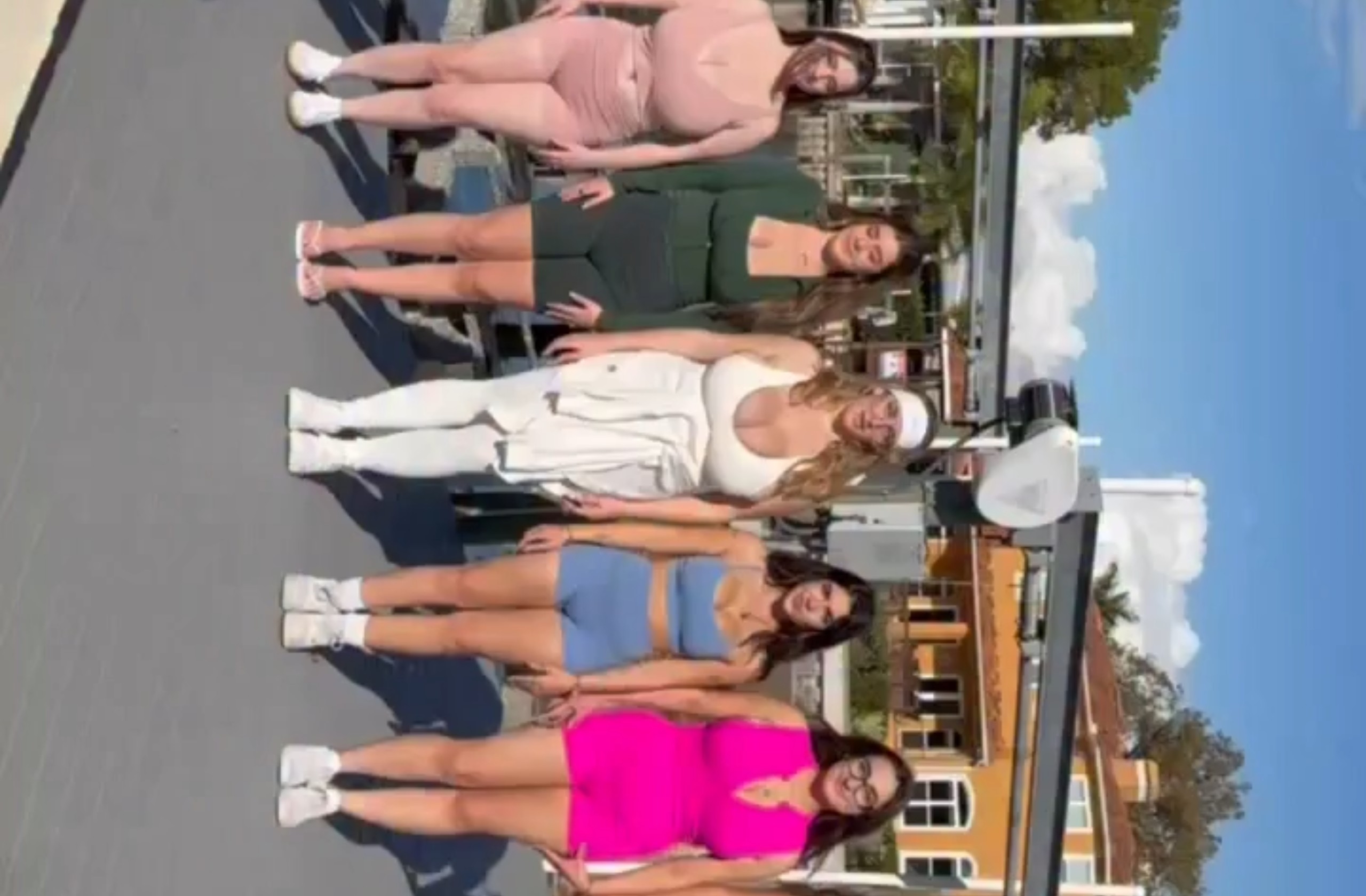 夏天快到啦！你最喜欢哪套穿搭？