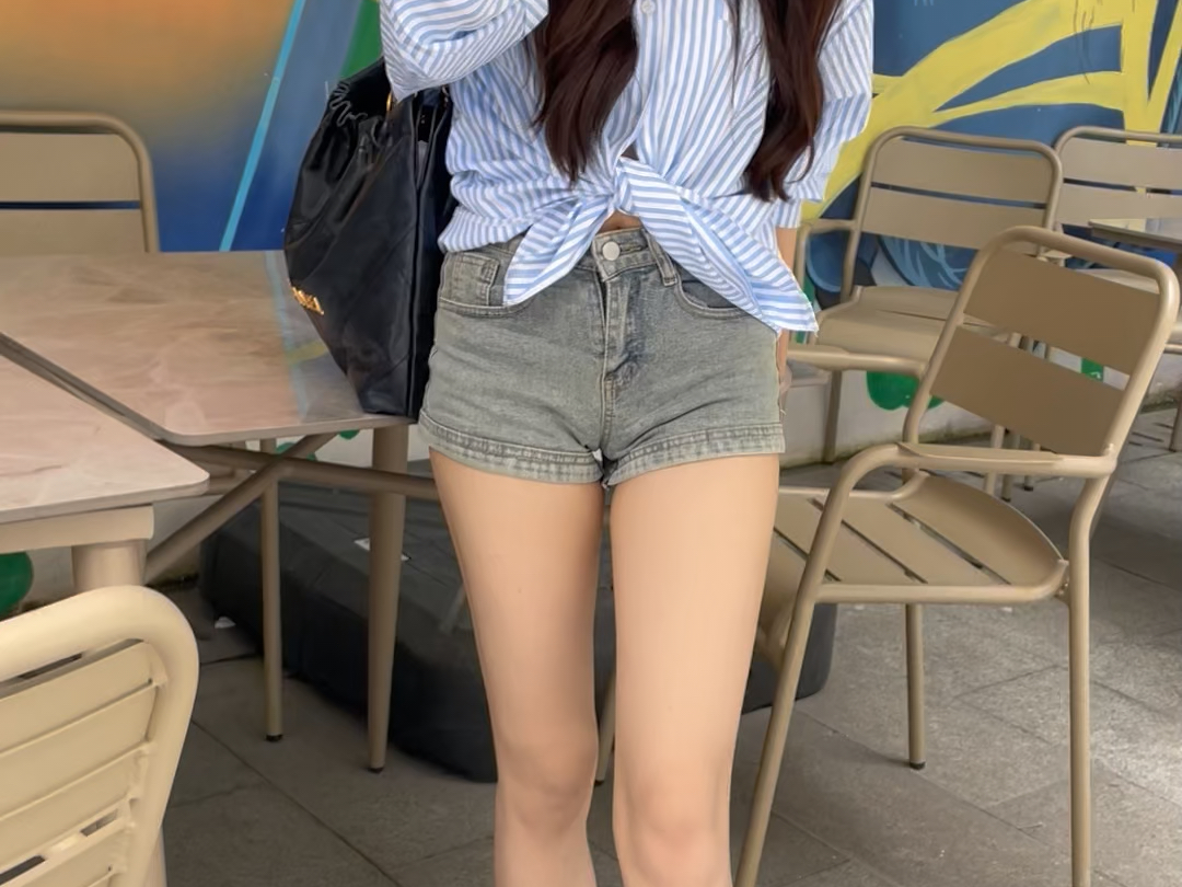 姐姐的腿不是腿，塞纳河畔的香水！