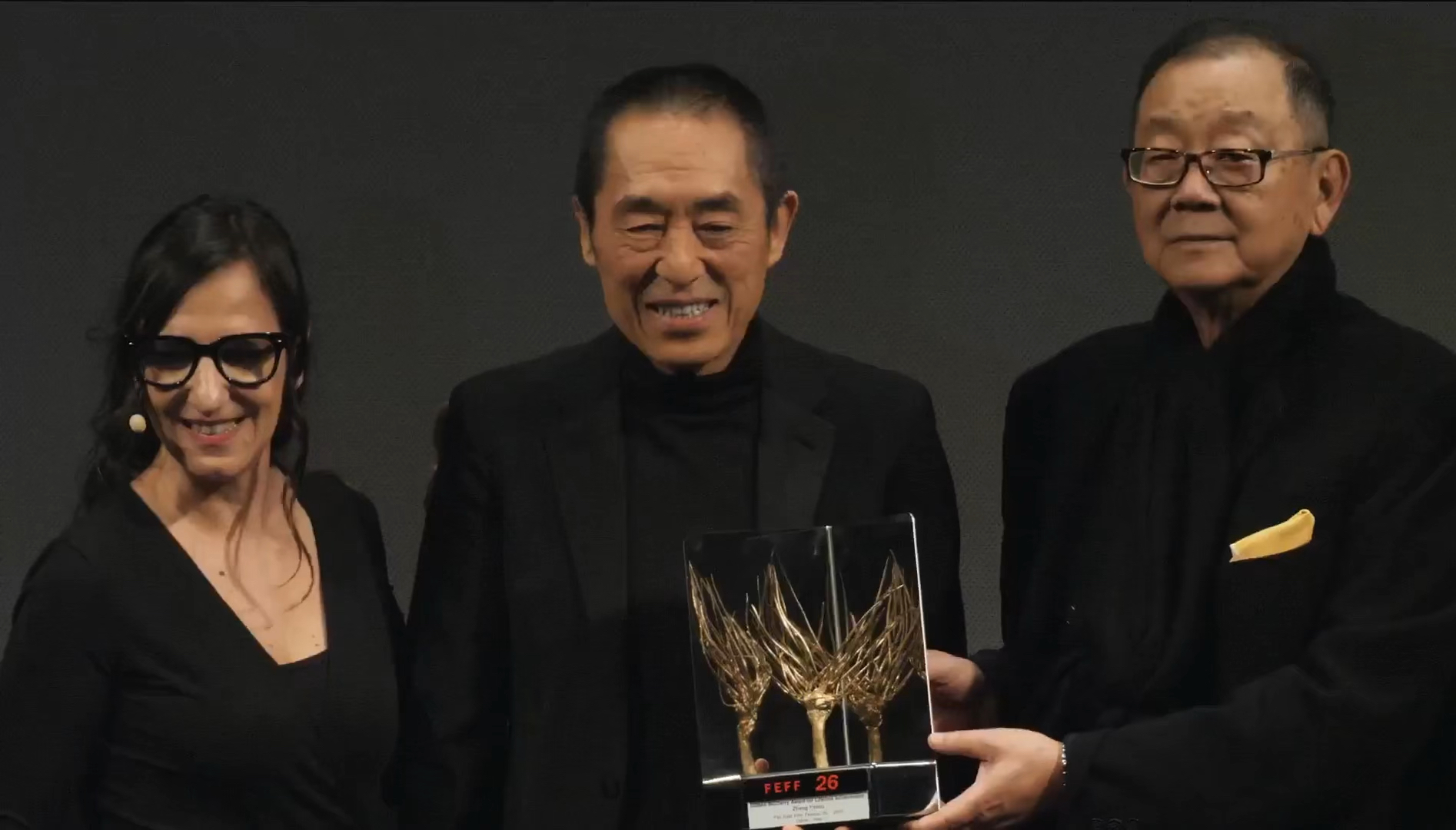 张艺谋远东国际电影节终身成就金桑树奖获奖视频