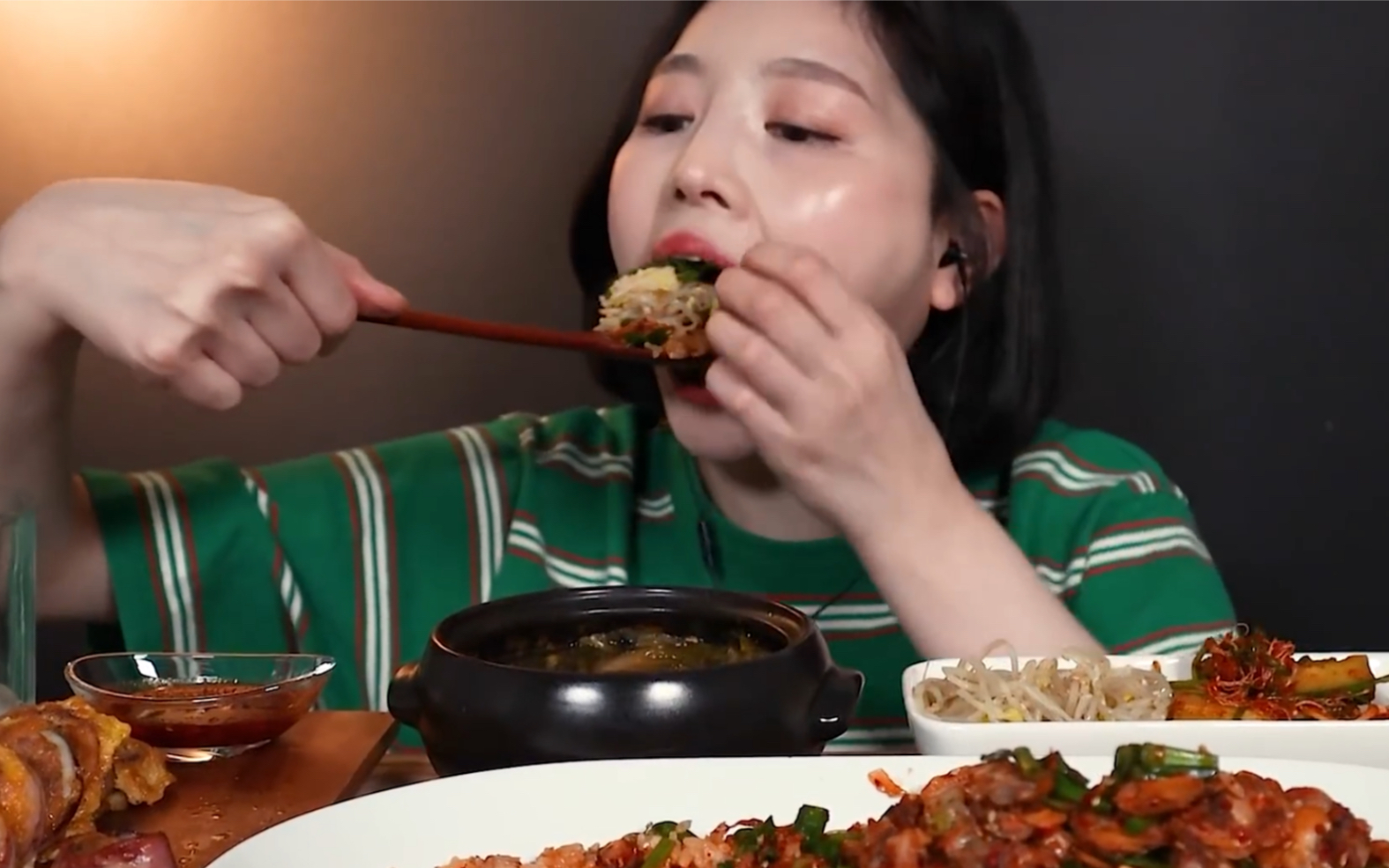 韩国吃播Boki小姐姐吃香辣海鲜烩_哔哩哔哩 (゜-゜)つロ 干杯~-bilibili