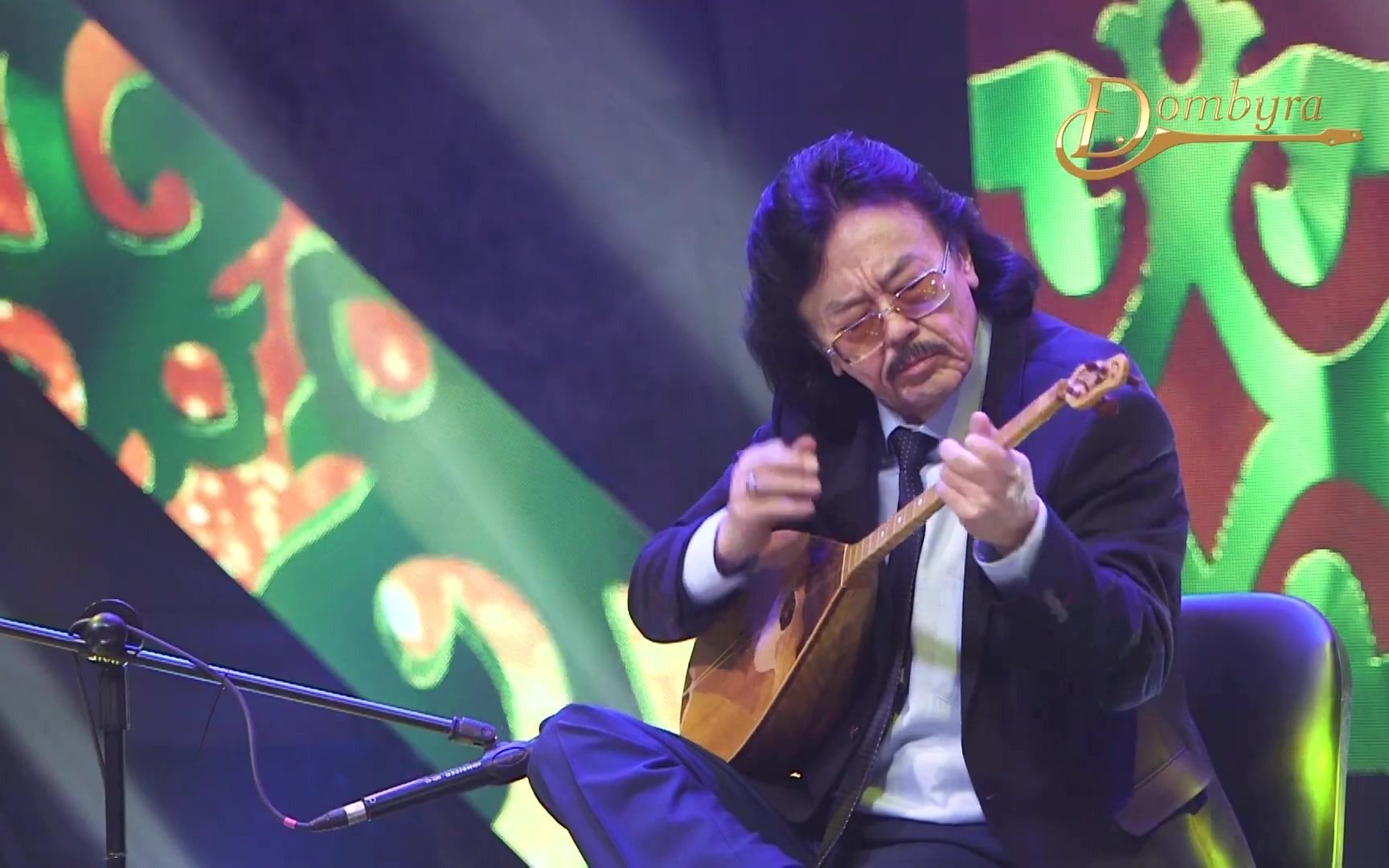 【冬不拉大师】《Ak zhauen 白雨》- 赛肯Seken Turysbek