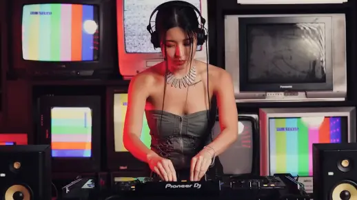 YOUNA - Melodic Techno & Progressive House DJ Mix 04 @ Dubai