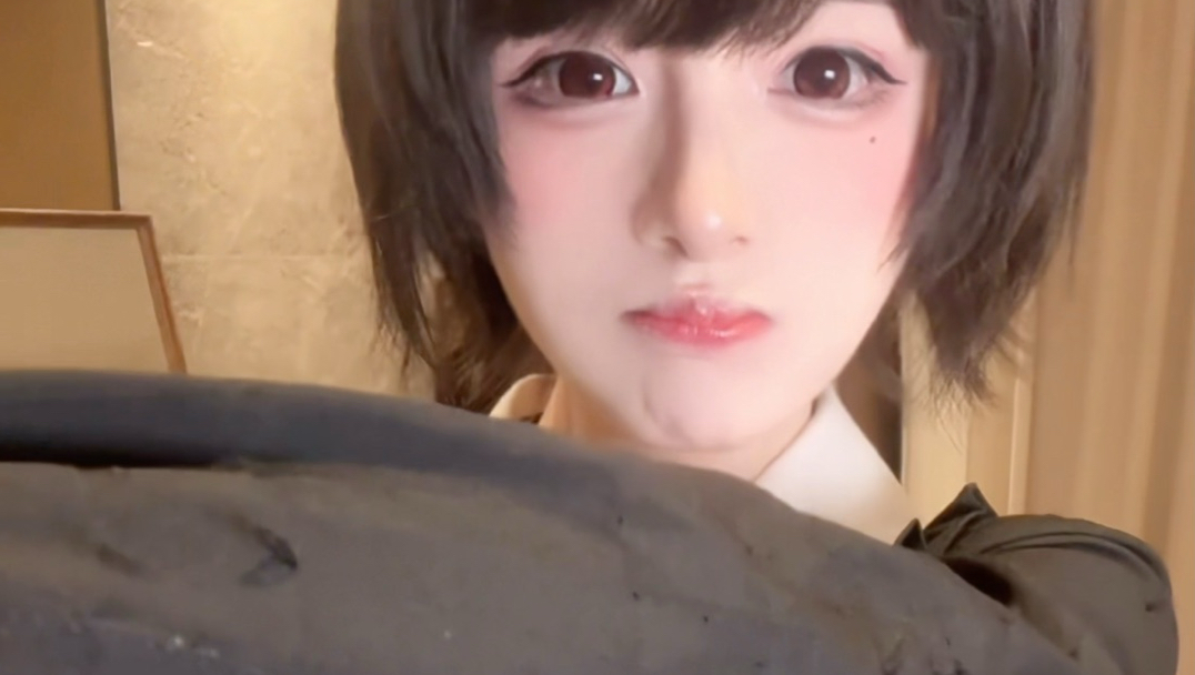 大家帮我看看衣服是谁挠坏的
