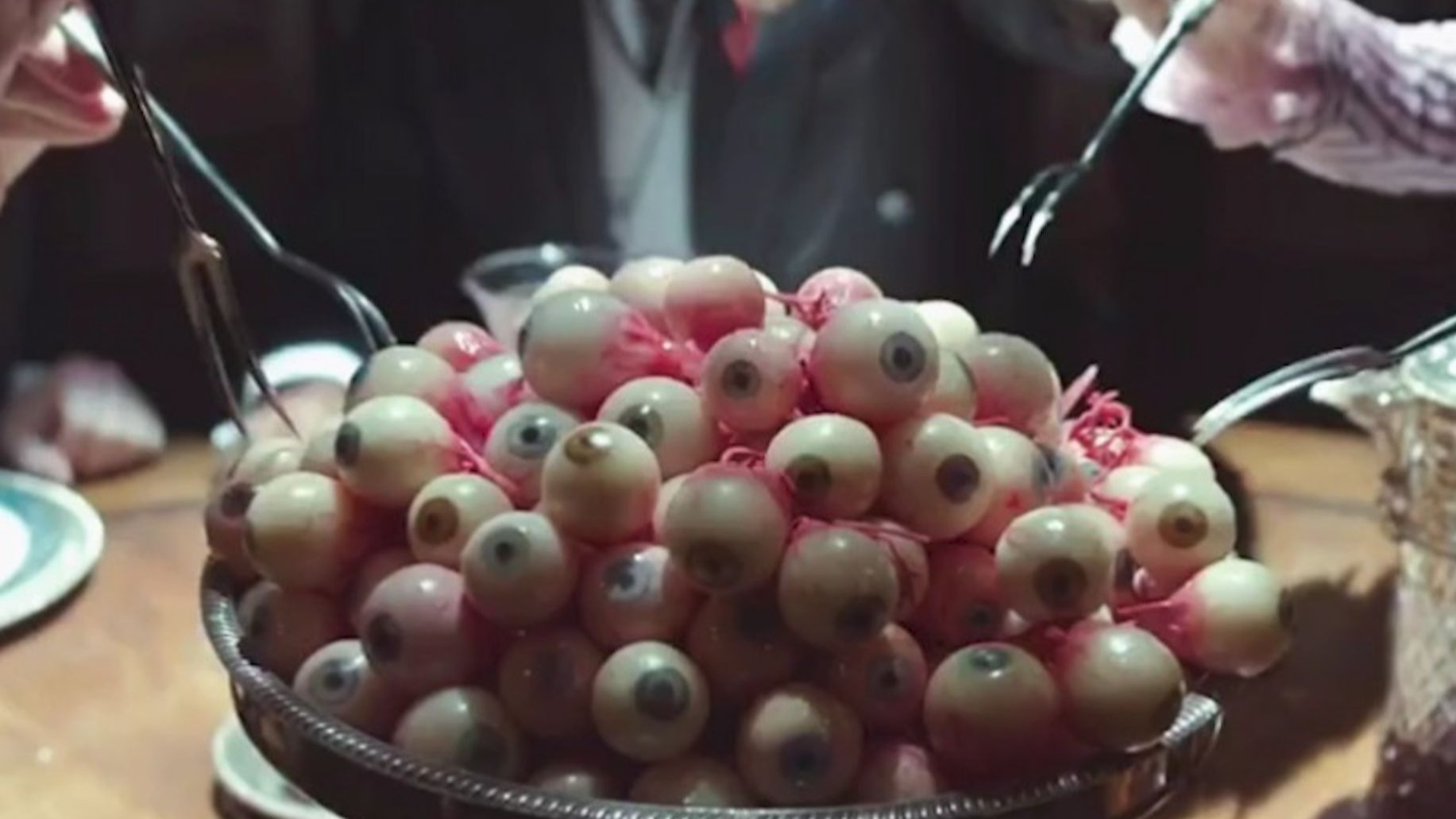 为了长生居然要吃人的眼球，代价就是失去眼睛不能变成人，你还会选择长生吗《佩小姐的奇幻城堡》