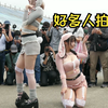 漫展上这么多人围着拍什么呢