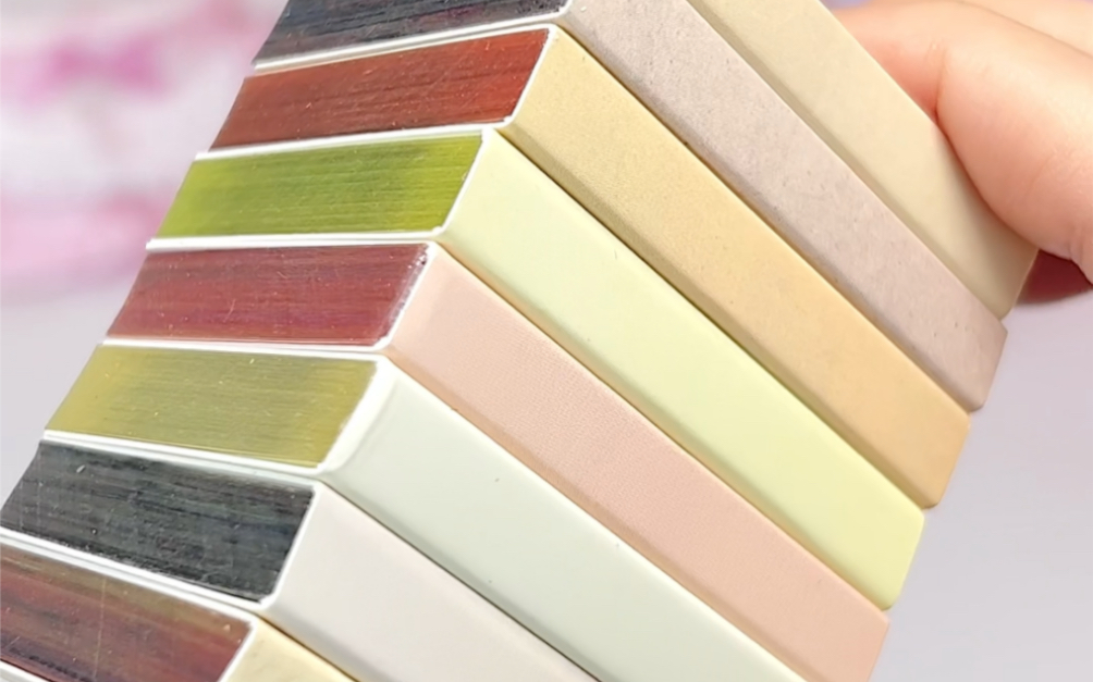 呜呼呜呼乌啦啦！带背胶的复古贴纸本被我找到啦