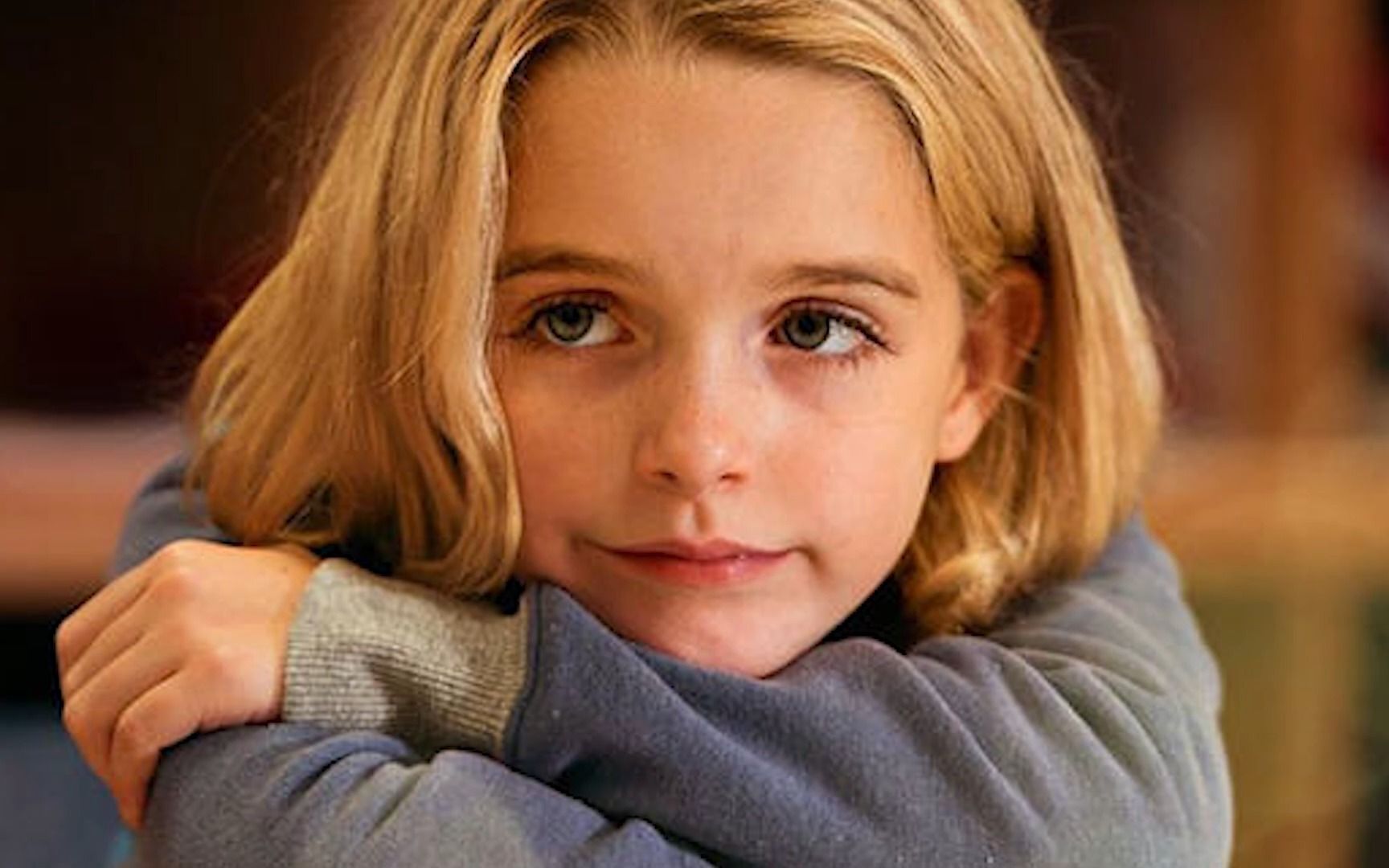 “好莱坞童星”麦肯娜·格瑞丝的颜值变化，五官精致，眼眸清澈透亮、灵气十足，从小美到大