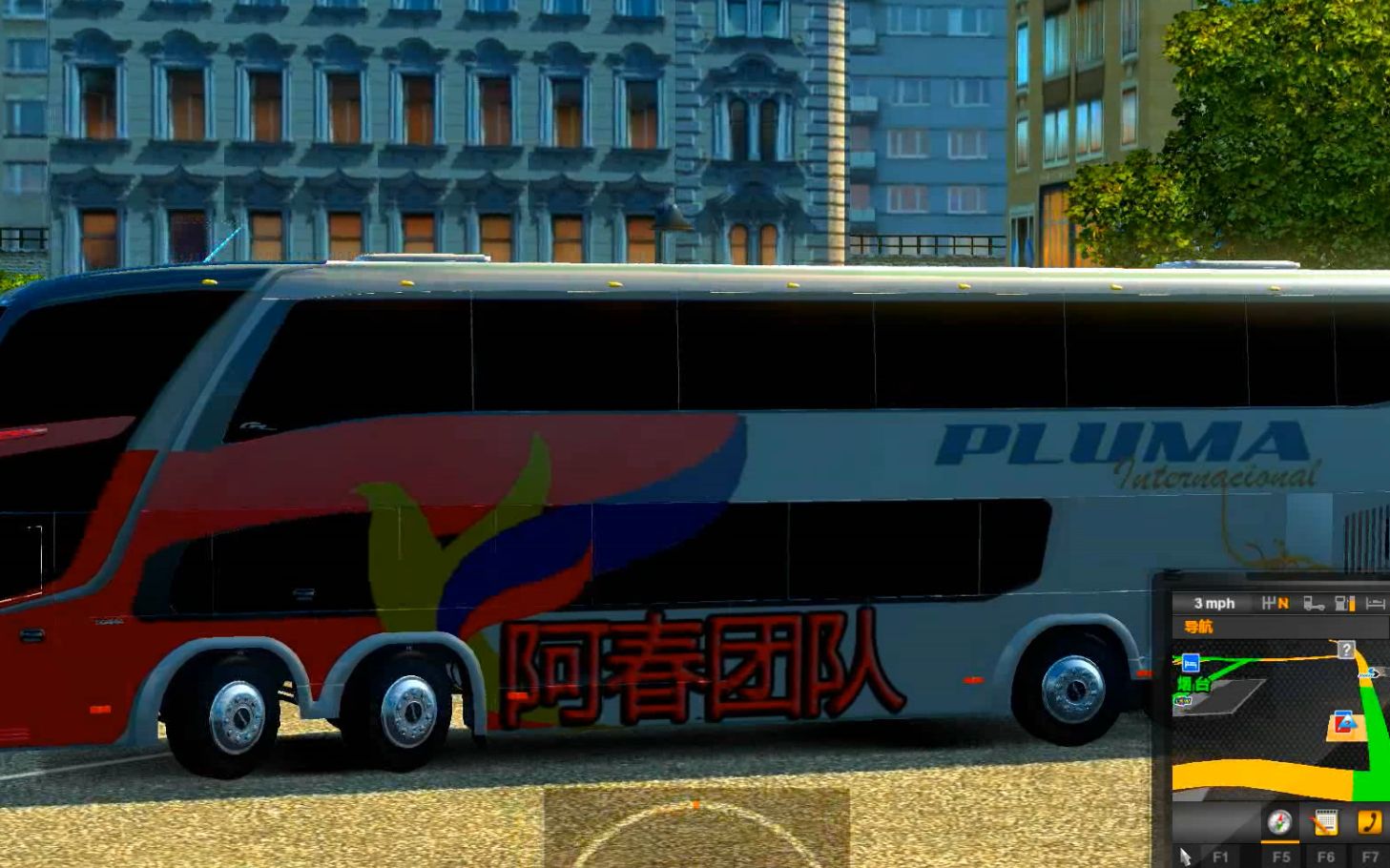 欧洲卡车模拟2:刚开着大巴车出门就遇到堵车,只能往边上走了