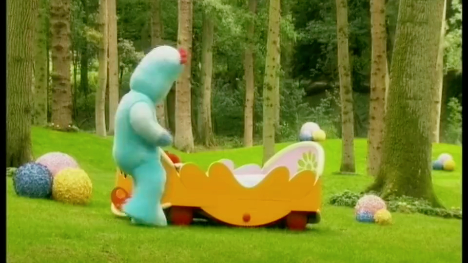 花园宝宝：唔西迪西的床来了，依古比古看到，躺到唔西迪西的床上