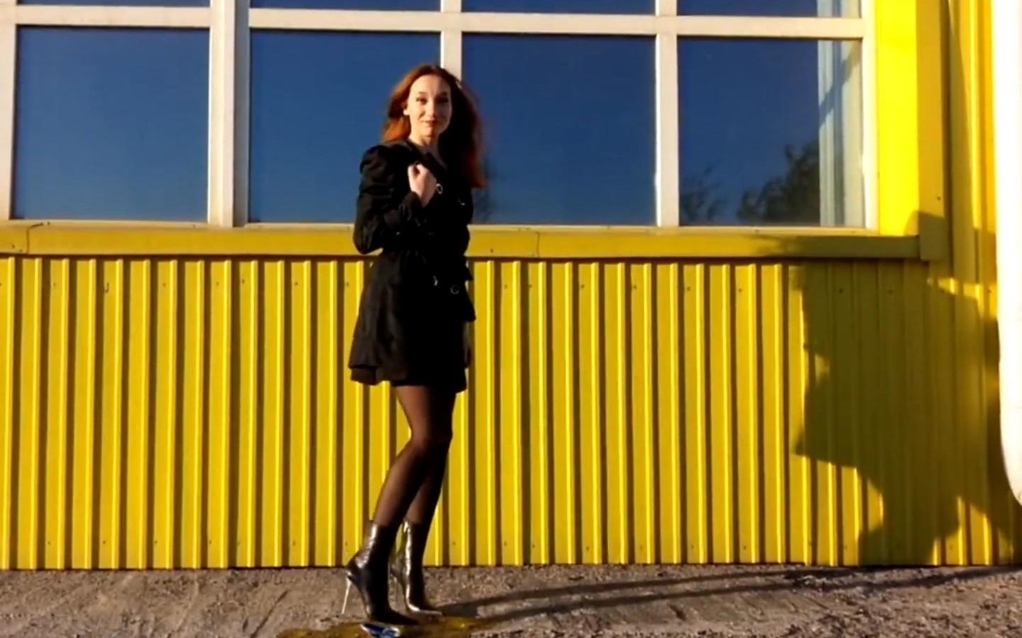 Black silk package hip dress patent leather fine heel boots