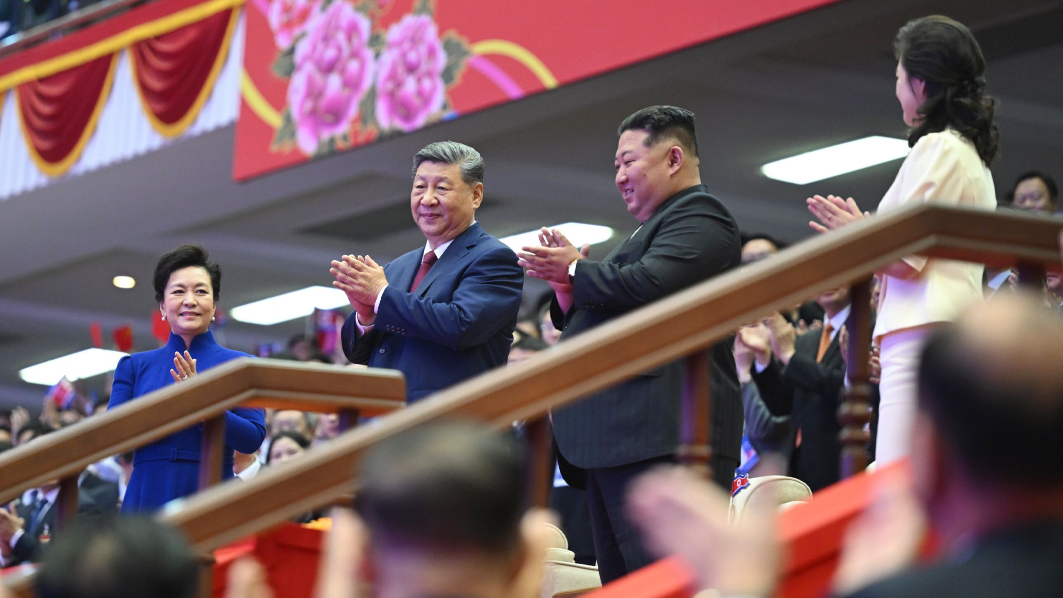 【现场视频】习近平和彭丽媛观看朝鲜专场文艺演出