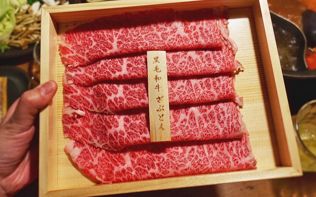 在东京吃火锅，人均200牛肉任吃不限量！你能吃回本吗丨东京美食VLOG
