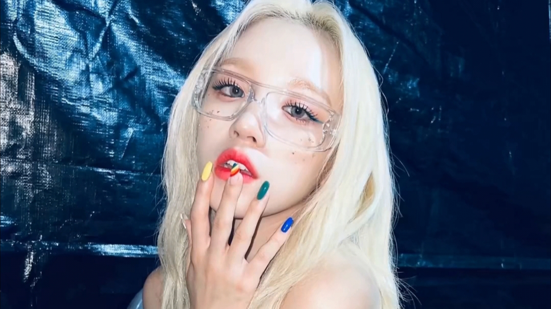 宋雨琦怼脸盯更多语音完整版等你来挑战