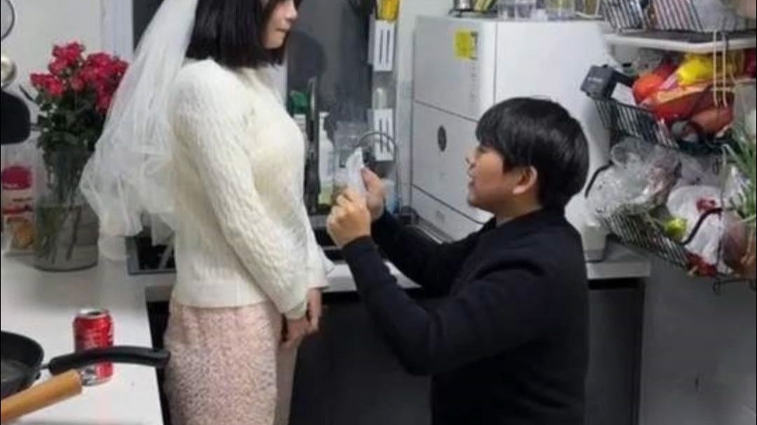 她在最好的年纪陪我吃了很多苦，所以我也要给她最好的，欠她的婚礼我一定会补上