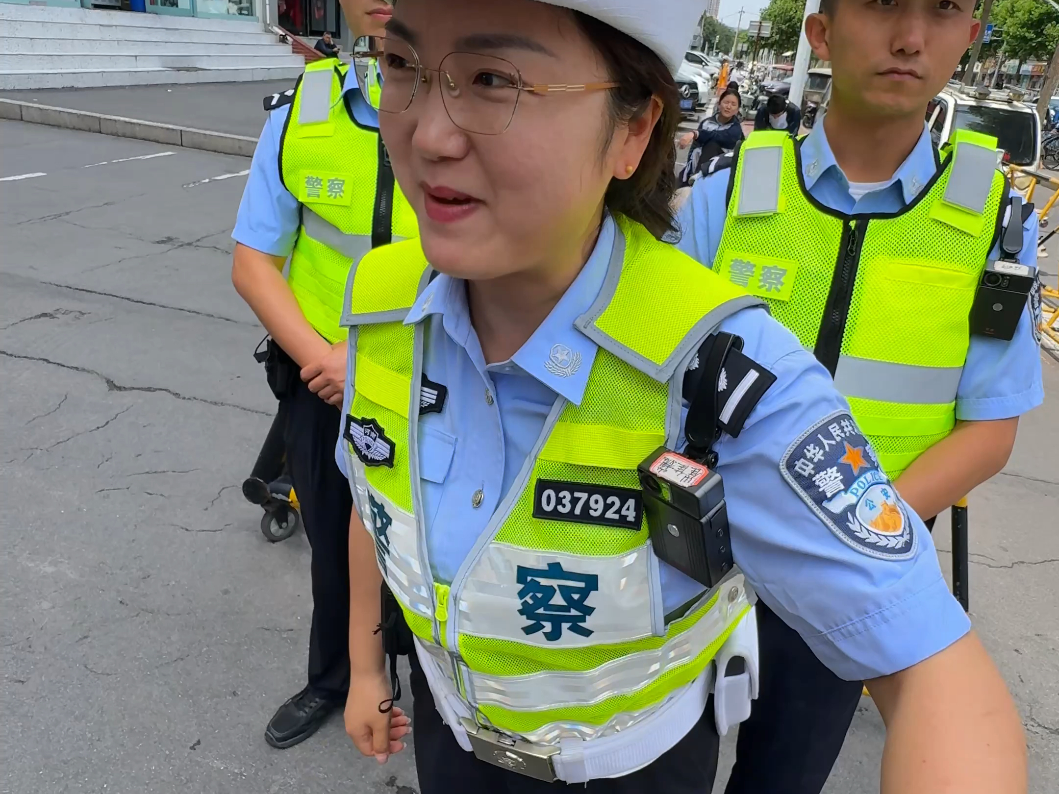 摩旅到新乡啦～叔叔还以为我带了条狗 哈哈#新乡交警#新乡美食#摩旅 #夫妻摩旅