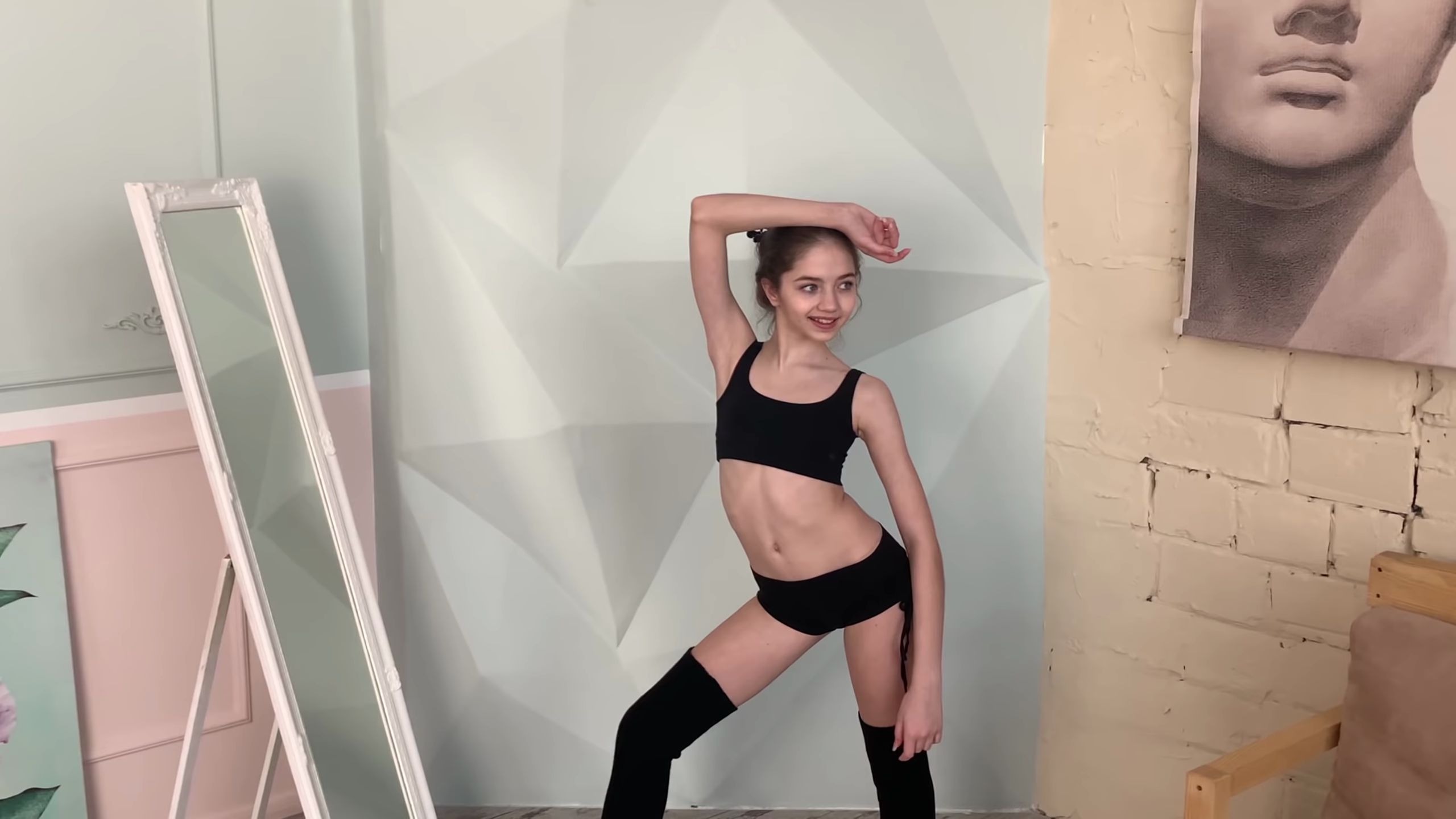 俄罗斯芭蕾体操小美女Danatar的时装和舞蹈写真小合集