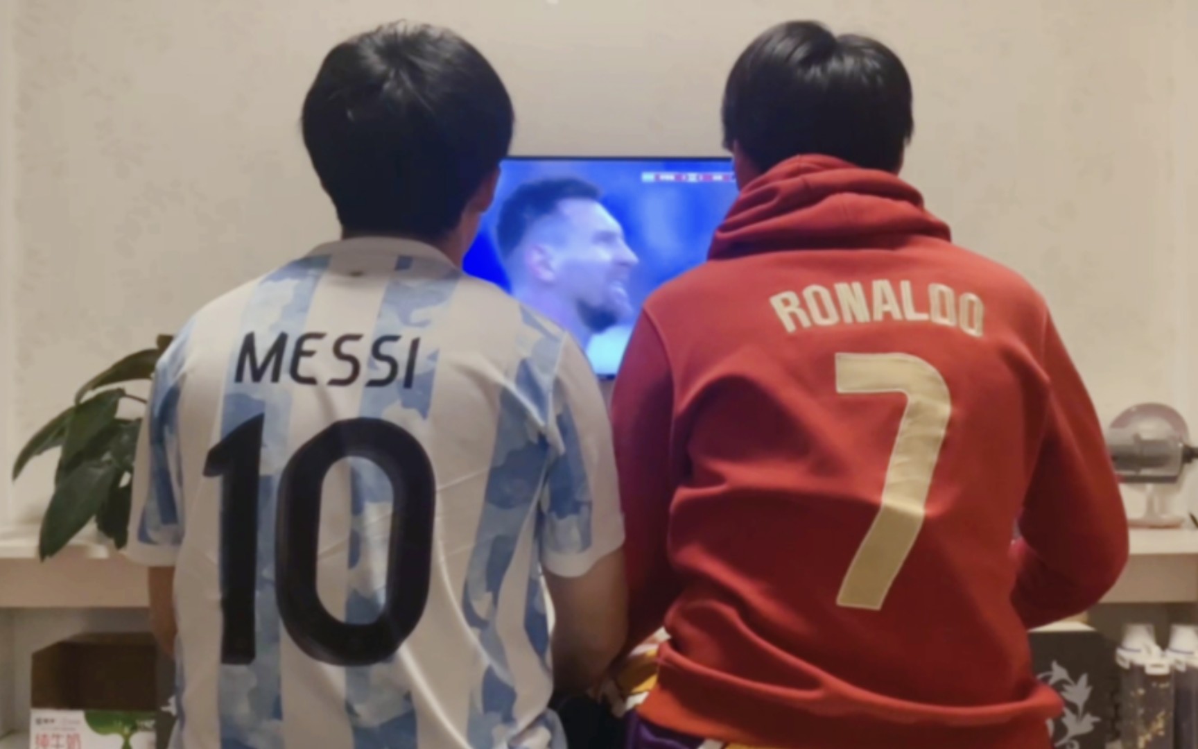 梅西c罗球迷观看世界杯决赛反应