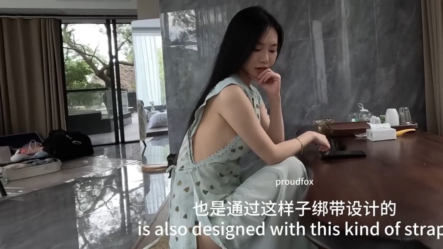 还是我们家美美的可可出征，展示很受欢迎的两片式连衣裙