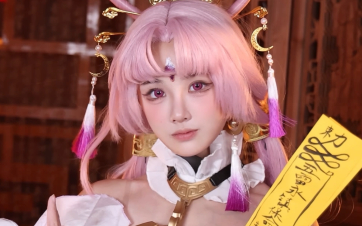 It feels like Fu Xuan treats me differently than he does the others...