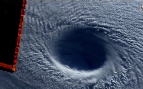 国际空间站宇航员拍摄超强台风“美莎克”
