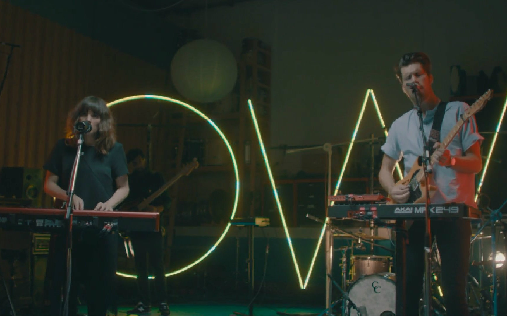 oh wonder - technicolour beat (live at the pool