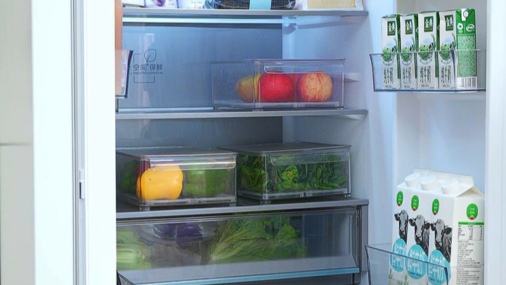 海尔503冷藏室大，保鲜效果好，实用性强，满足家庭储物需求，使用体验更佳。