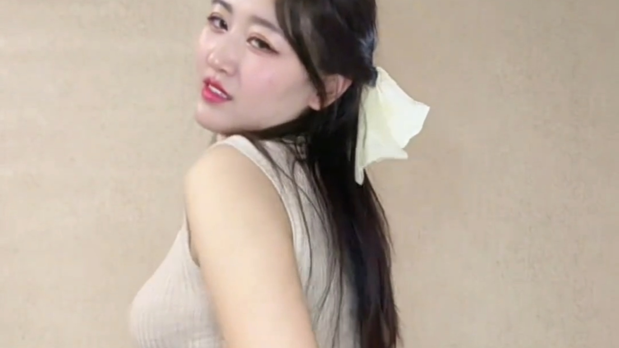极品少妇短裙热舞摇
