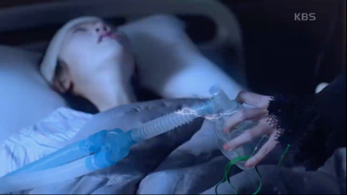 虐剪 女子偷偷潜入病房暗杀女子