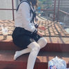 大热天穿白丝袜拍照好热