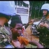 非洲童军不肯交出枪支，结果一听是中国士兵，下秒立马交枪