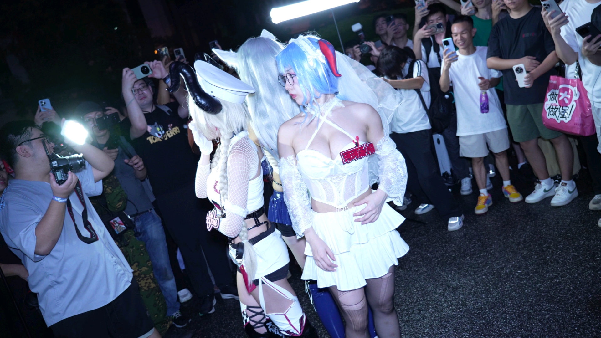 [Gan Yu Flower Marriage Dare cos] - A lot of people wow, happy spinning around?