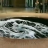 【数媒世界】安尼施·卡普尔Anish Kapoor艺术装置作品《下沉》