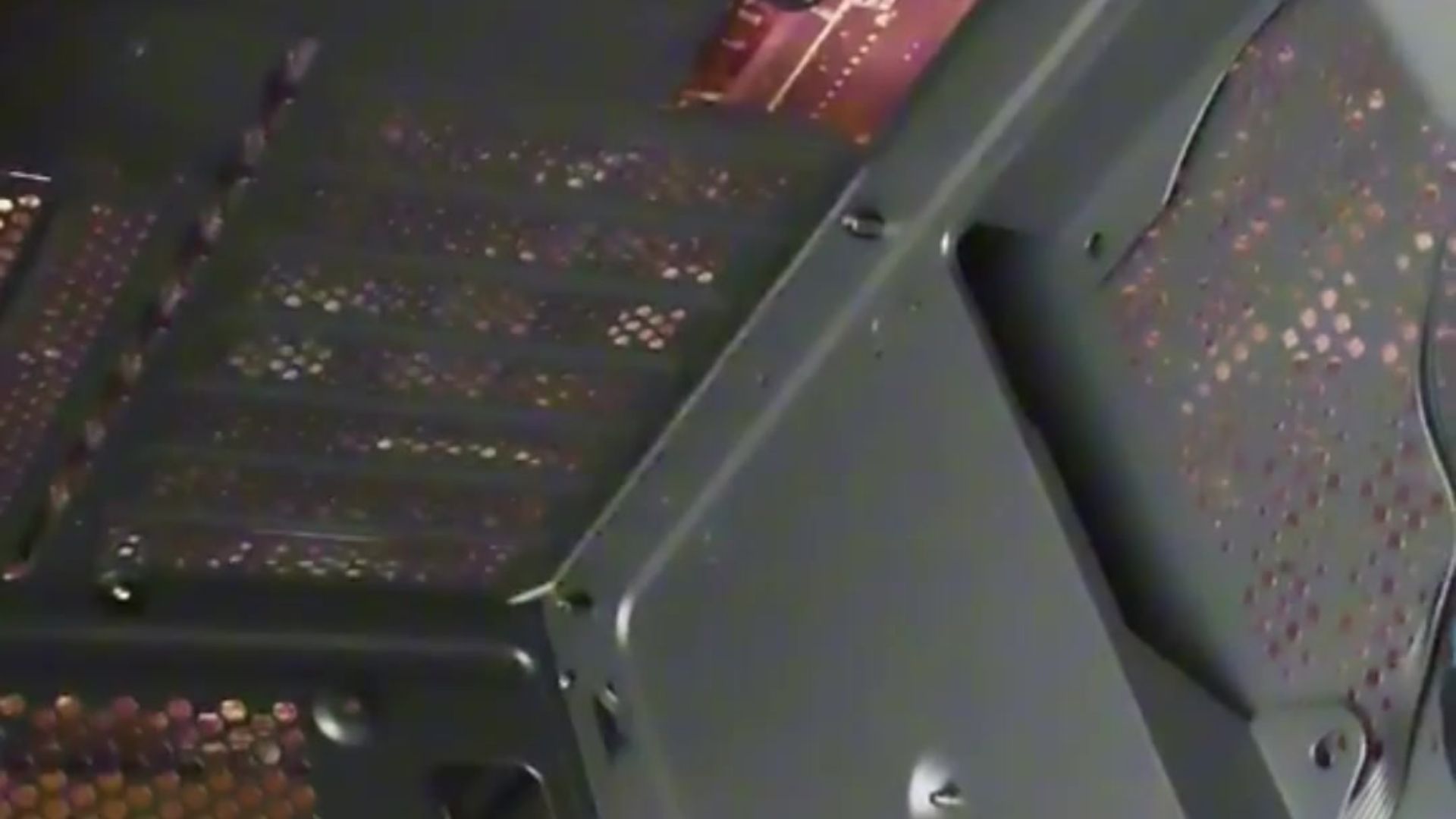 硬件价格上涨潮之下的DIY玩家 be like😥：