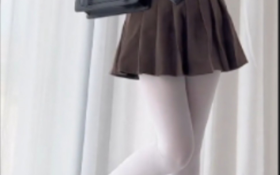 You can always trust white cotton pants.