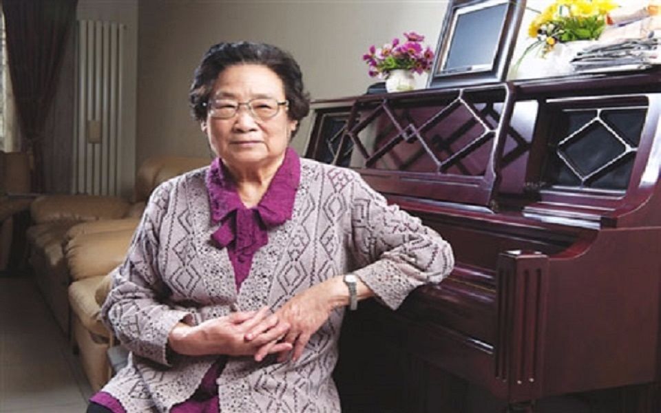 坚守到底的中国“劲草”-屠呦呦